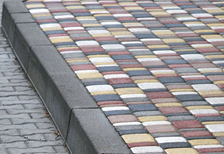 Как установить бордюры для тротуарной плитки