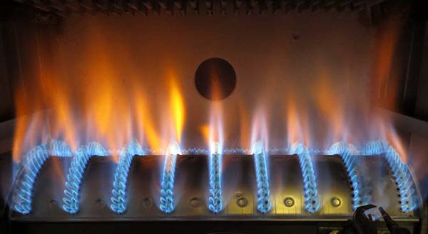 Что делать, если плохо разжигается горелка в газовом котле или тухнет пламя
